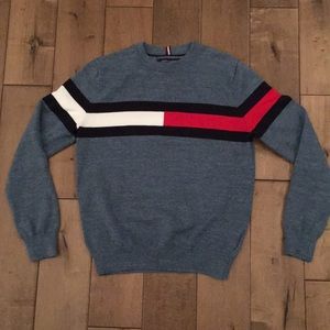 Tommy Hilfiger crewneck sweater size women’s xs.